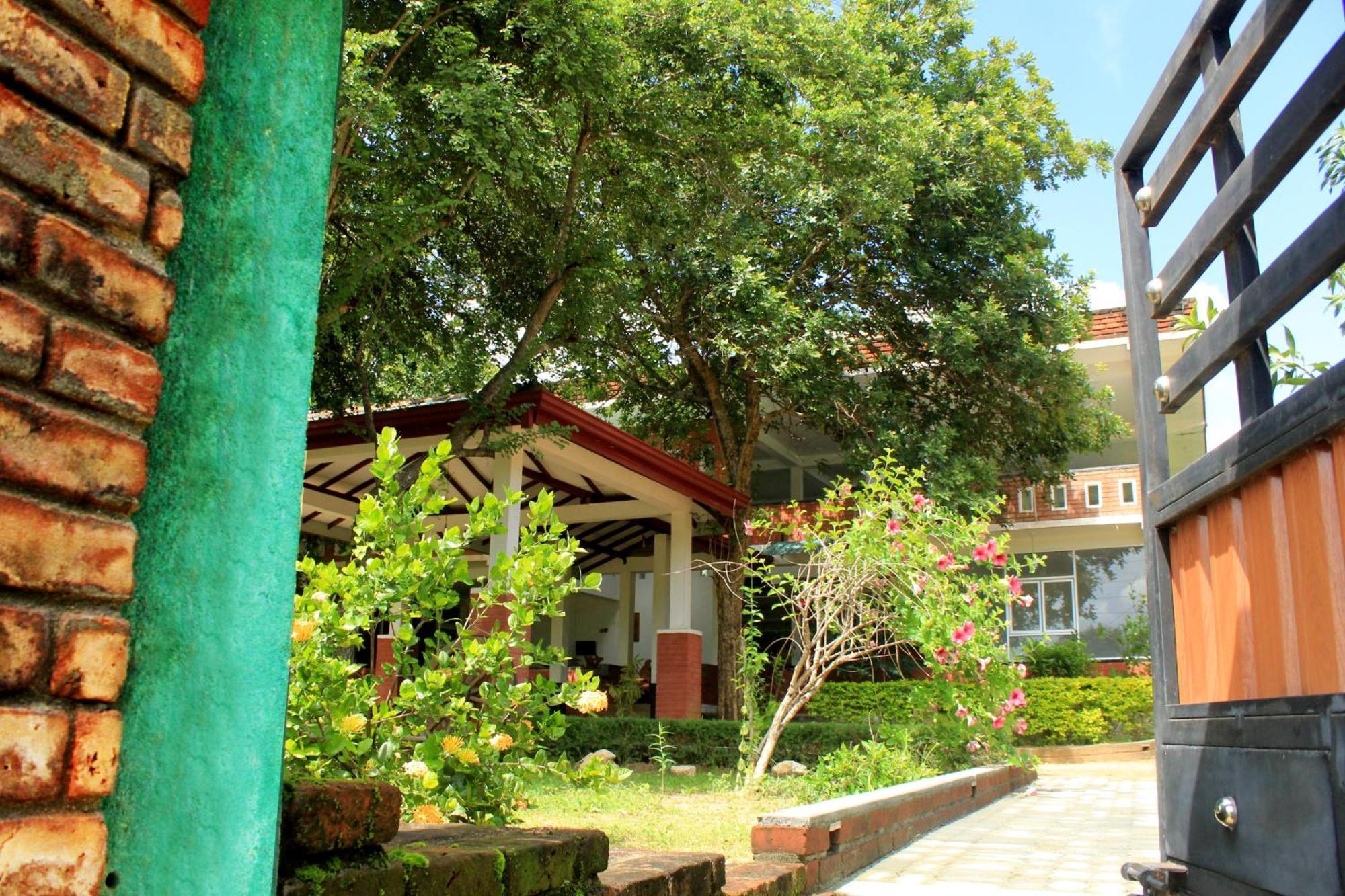 Green Hut Nature Resort Sigiriya Exterior photo
